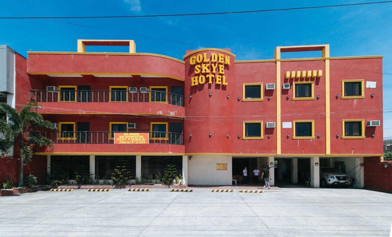Reddoorz @ Golden Skye Hotel Guagua Bagian luar foto