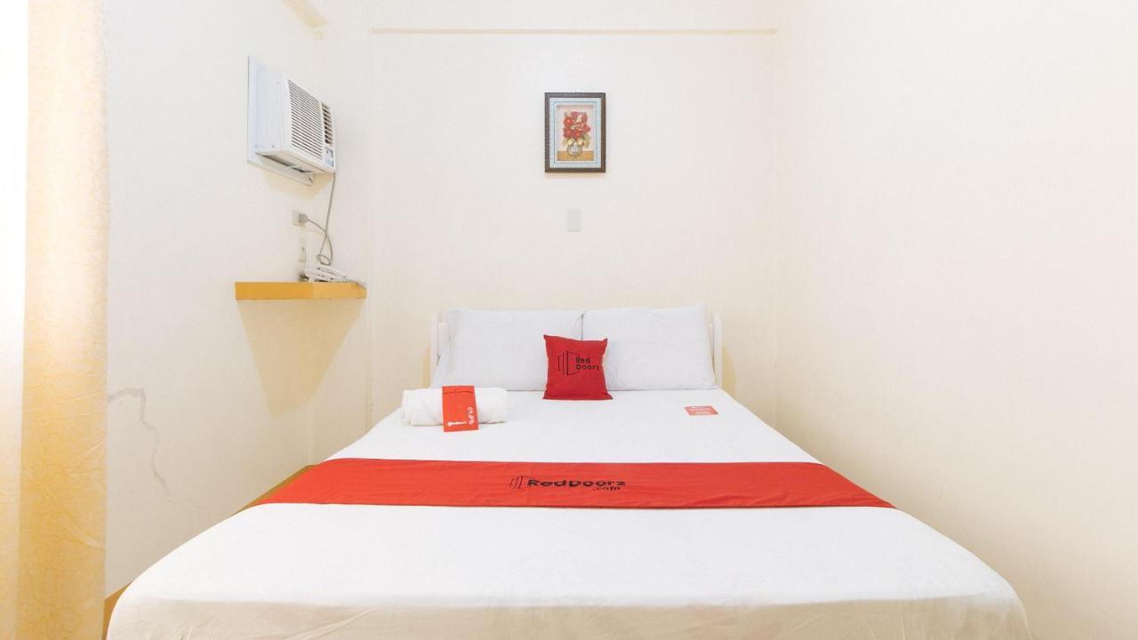 Reddoorz @ Golden Skye Hotel Guagua Bagian luar foto