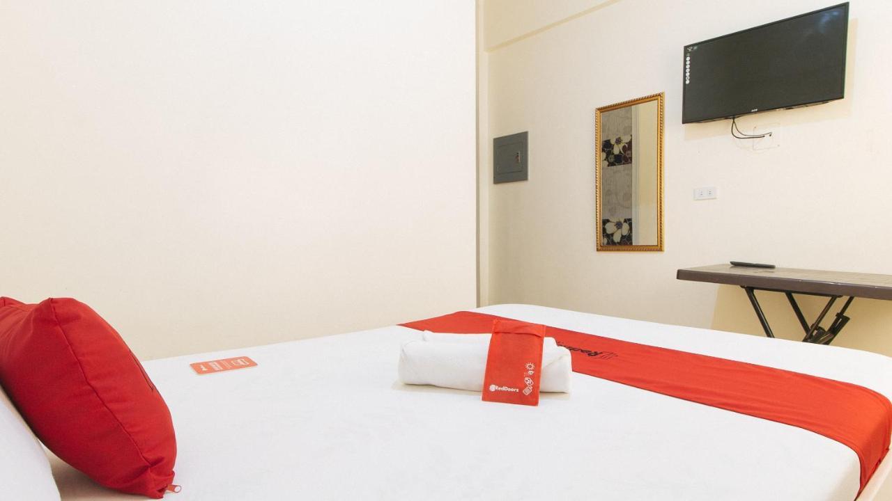 Reddoorz @ Golden Skye Hotel Guagua Bagian luar foto