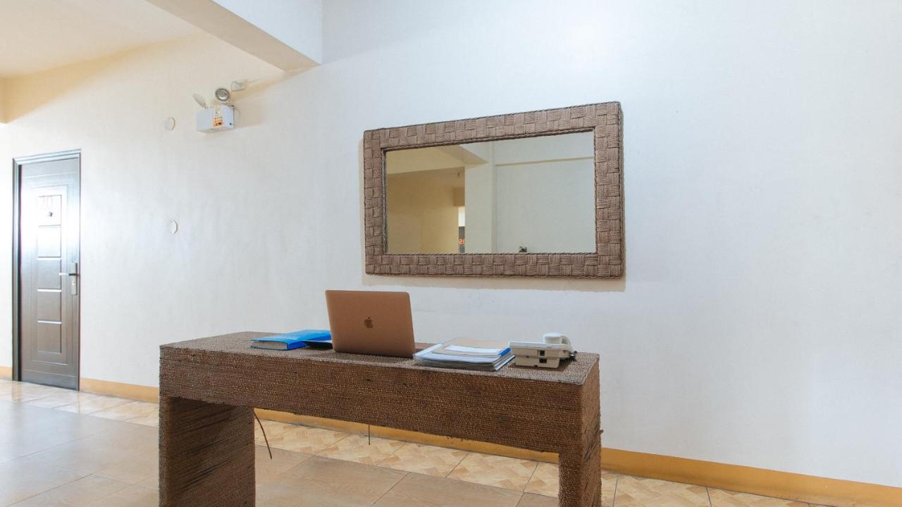 Reddoorz @ Golden Skye Hotel Guagua Bagian luar foto