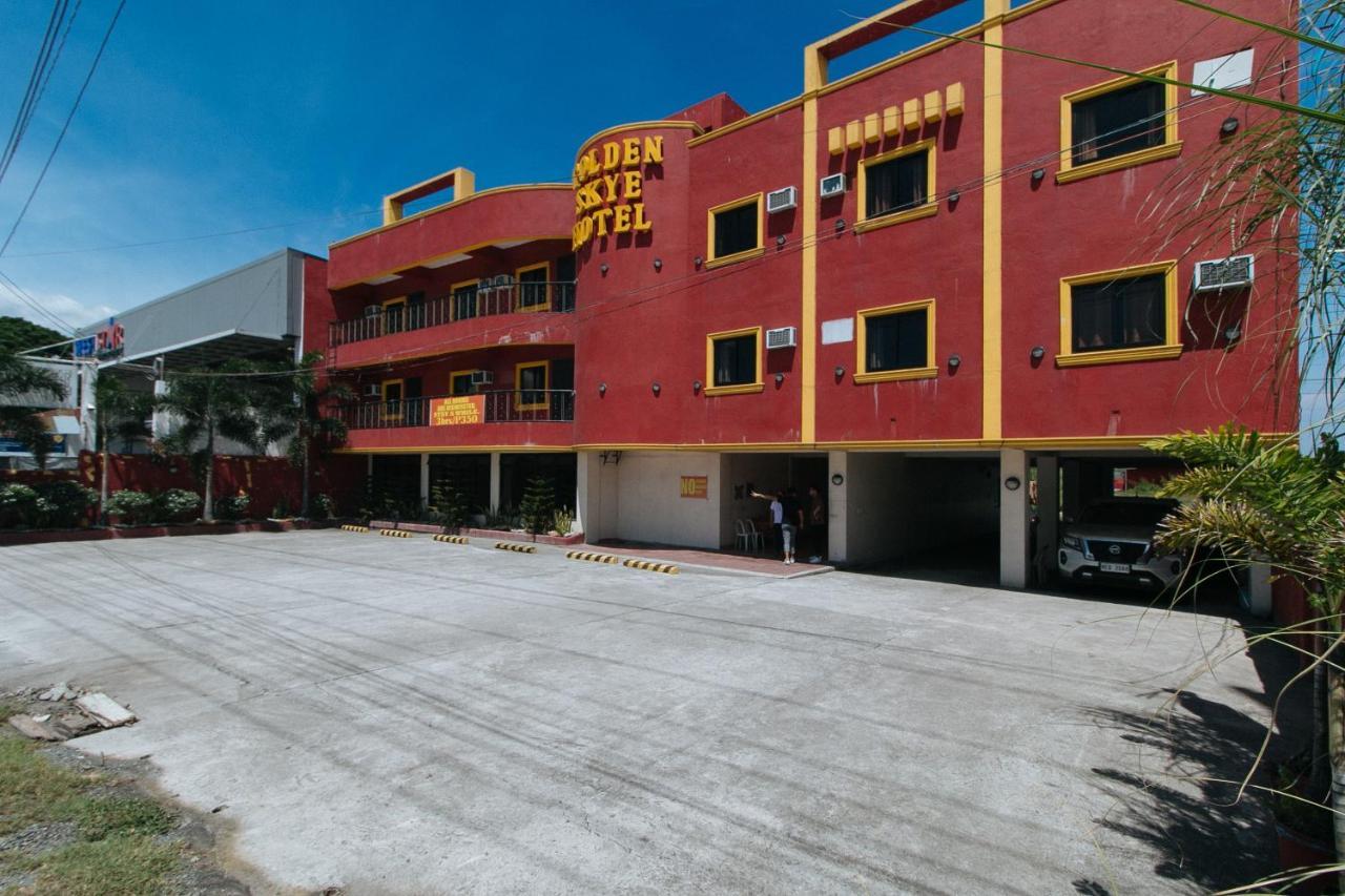 Reddoorz @ Golden Skye Hotel Guagua Bagian luar foto