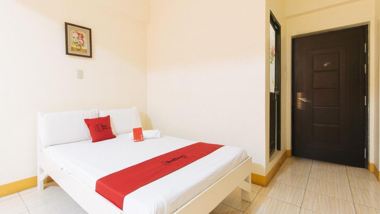 Reddoorz @ Golden Skye Hotel Guagua Bagian luar foto