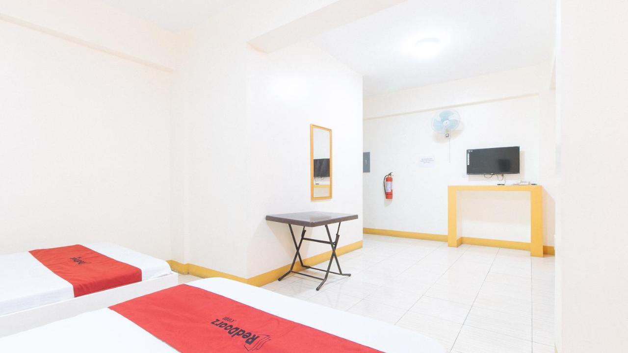 Reddoorz @ Golden Skye Hotel Guagua Bagian luar foto