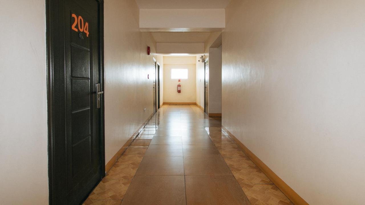 Reddoorz @ Golden Skye Hotel Guagua Bagian luar foto